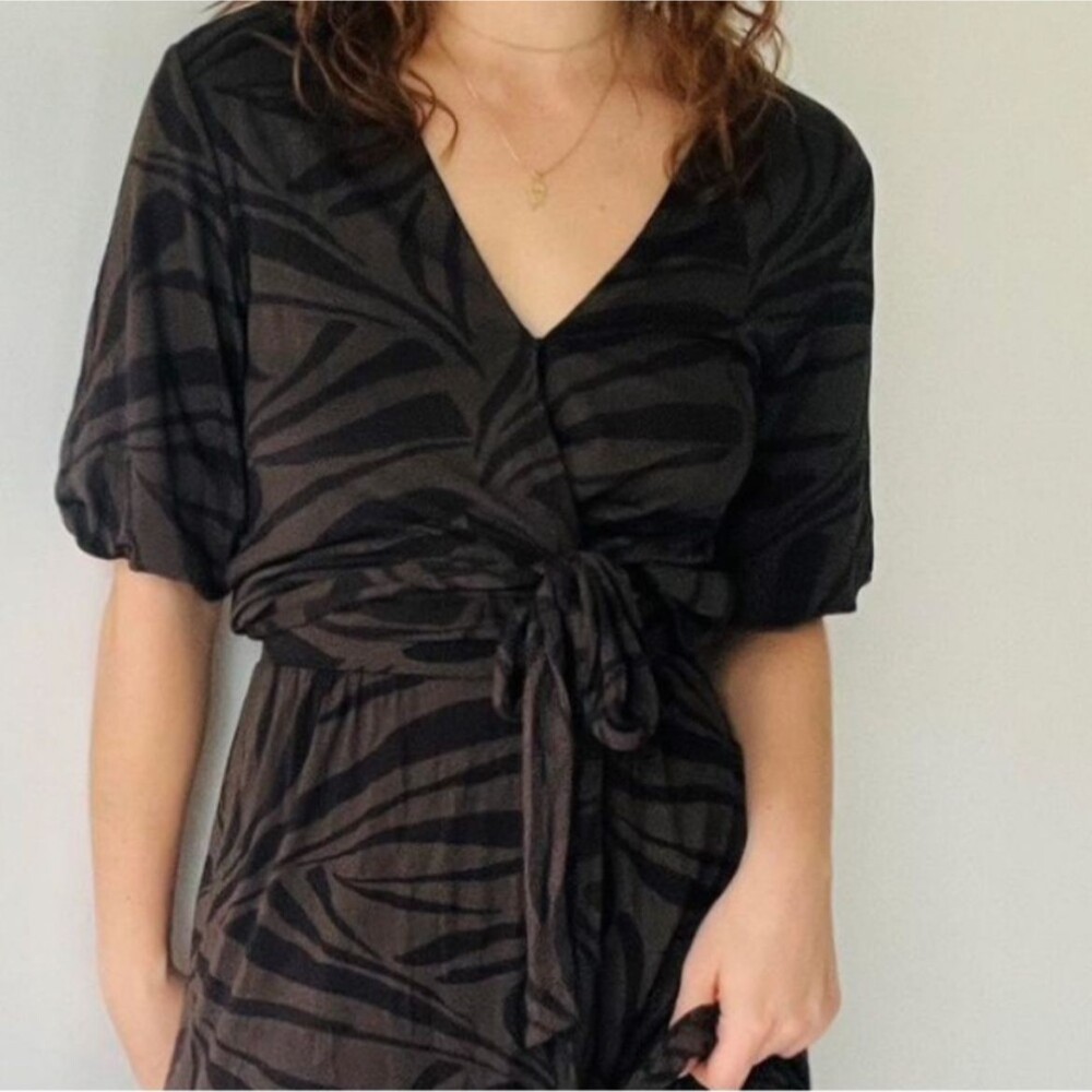 Z Supply Evereve Clara Tropical Zebra Wrap Top Puff Sleeves Olive Green Black M